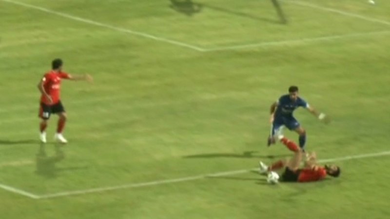 صحنه مشکوک به پنالتی برای تراکتور در محوطه جریمه