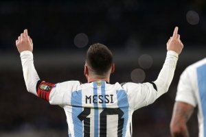 ضربه ایستگاهی تماشایی مسی؛ گل اول آرژانتین به اکوادور