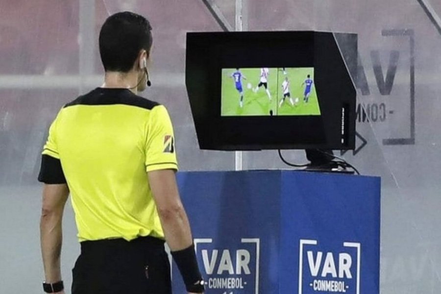 VAR برای 7 ورزشگاه ایران باید خریداری شود