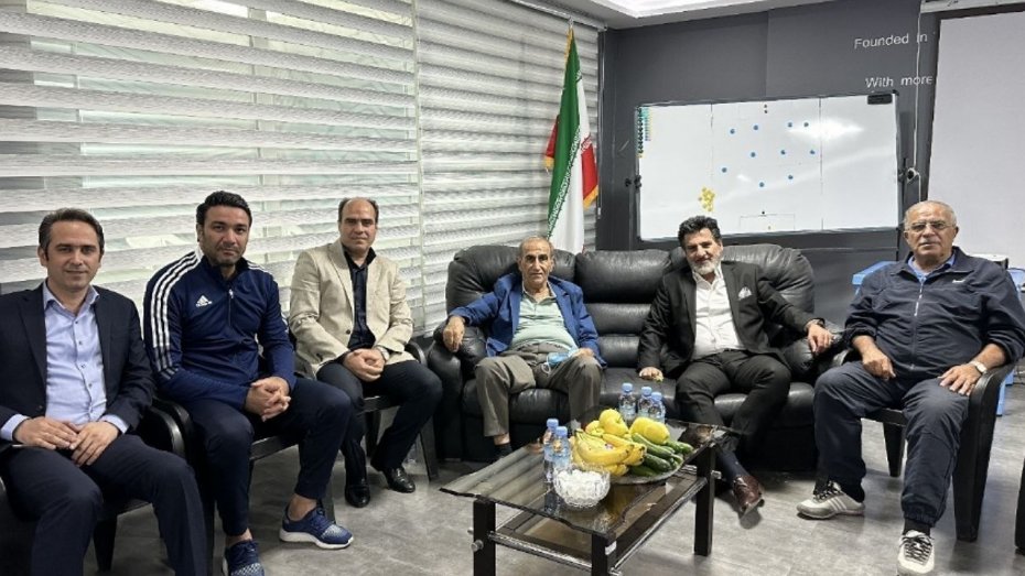 آشتی‌کنان ادامه‌دار خطیر و نکونام در جمع پیشکسوتان