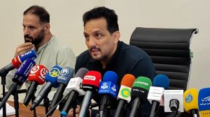 صحبت های ابتدایی درستکار پیش از آغاز نشست خبری