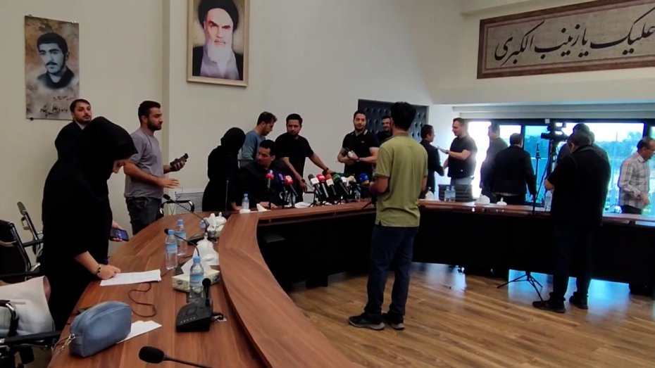 پایان نشست خبری ۲ ساعته رنگرز و درستکار