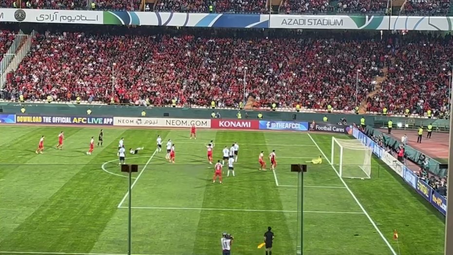 صحنه به ثمر رسیدن گل اول پرسپولیس از جایگاه خبرنگاران