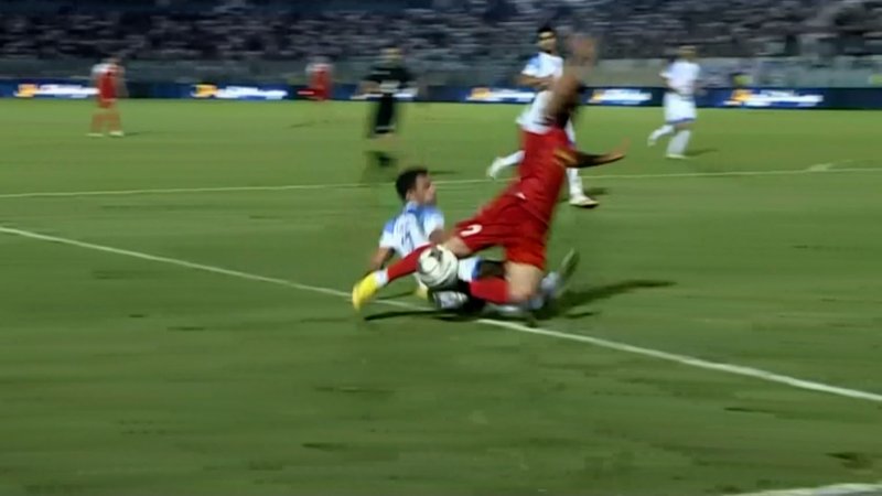 صحنه مشکوک به خطا روی عالیشاه