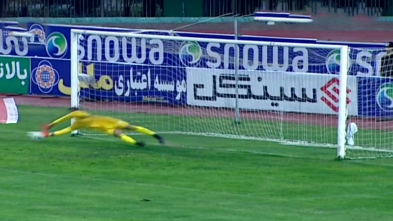 مهار پنالتی سجاد آشوری توسط احمد گوهری