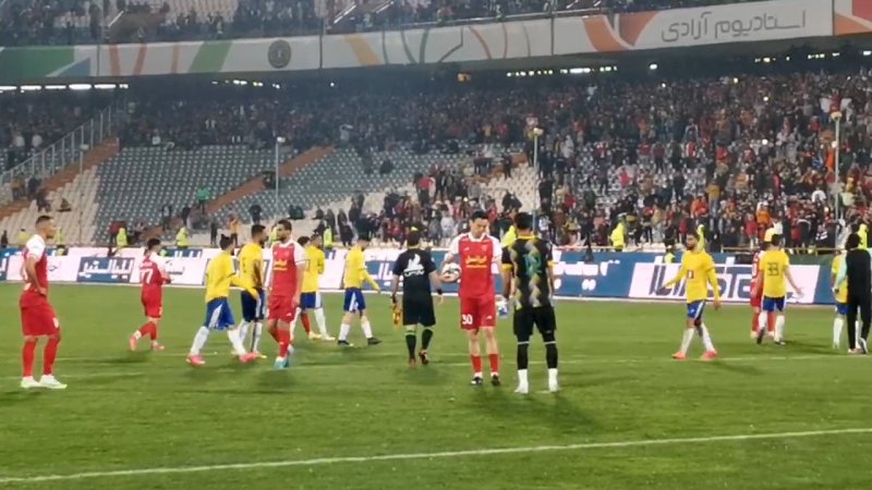 درگیری بازیکنان پرسپولیس و صنعت‌نفت پیش از پنالتی
