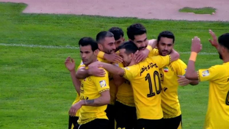 گل دوم سپاهان به مس توسط رضا شکاری