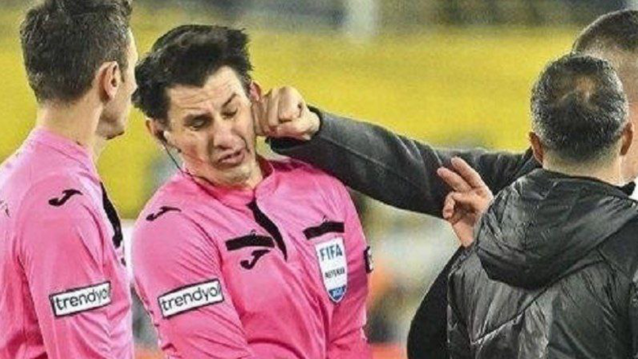 تعلیق فوتبال ترکیه به دلیل ضرب و شتم داور ویدیو ورزش سه