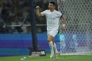 گل اول النصر به الاتحاد توسط رونالدو (پنالتی)