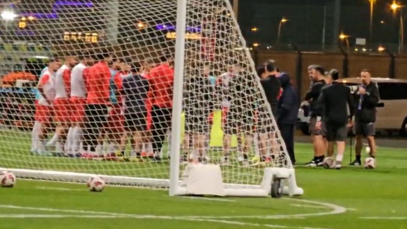 حلقه اتحاد تیم ملی فوتبال پیش از آغاز تمرین