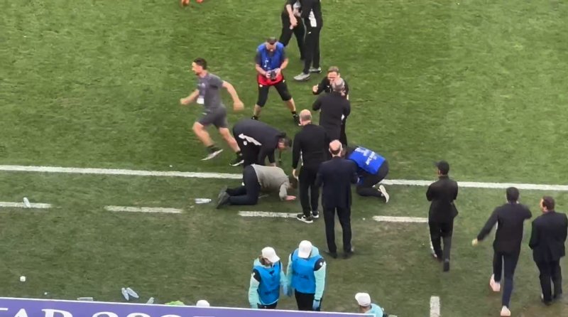 سجده شکر قلعه نویی بعد از سوت داور