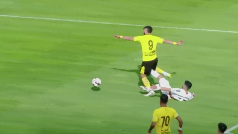 سرنگونی رضائیان در محوطه جریمه پیکان