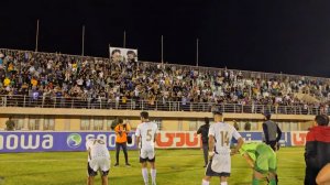 هواداران چادرملو ایستاده بازیکنان را تشویق کردند
