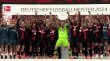 اهدا جام به قهرمان این فصل بوندسلیگا (بایرلورکوزن)