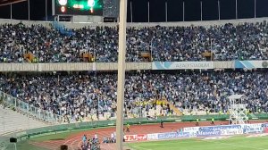 حال و هوای ورزشگاه آزادی پس از گل اول استقلال