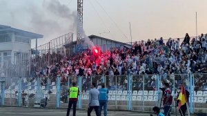 آتش بازی هواداران ملوان در ورزشگاه