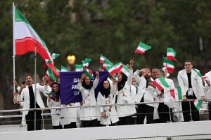لحظه ورود کاروان ایران در مراسم المپیک 2024 پاریس