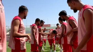 خوش‌آمدگویی بازیکنان پرسپولیس به سعید مهری