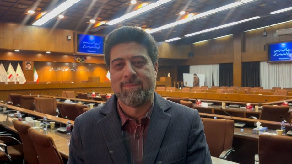 طلوع‌کیان: این مراسم با نظر زنده‌یاد ناصر عظیمی برگزار شد