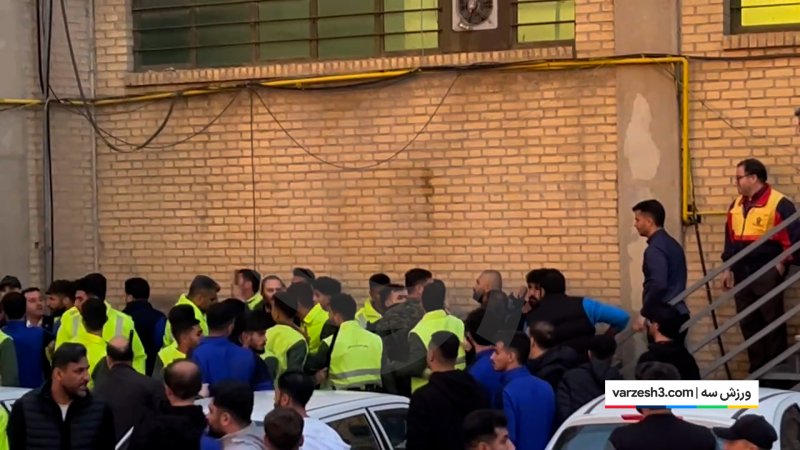صحنه‌های عجیب از اتفاقات آخر بازی هوادار و ملوان