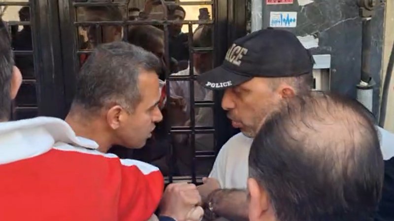 ازدحام و نزاع و سروصدا مقابل باشگاه پرسپولیس 