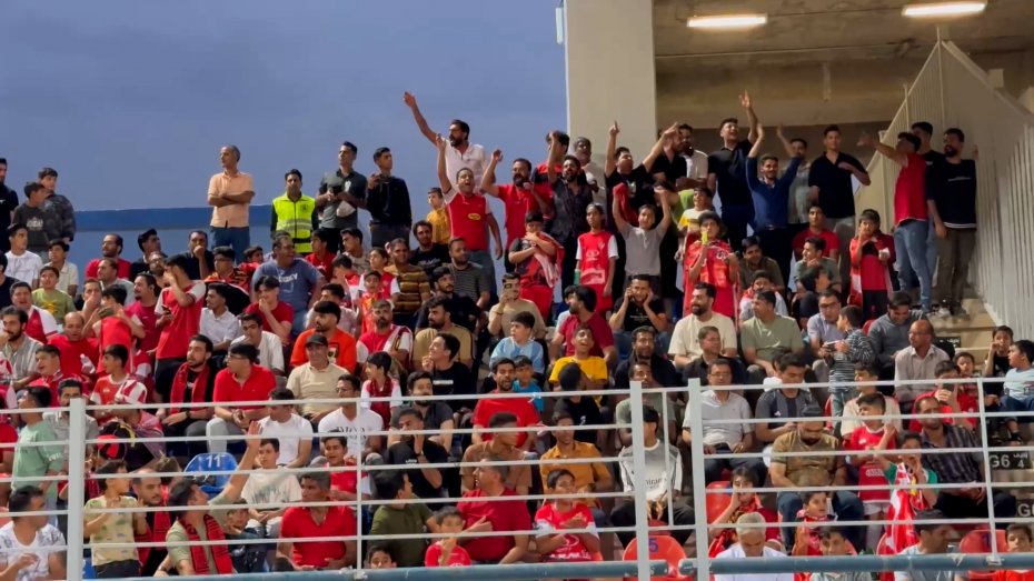 شعار حیاکن رهاکن علیه مدیرعامل پرسپولیس