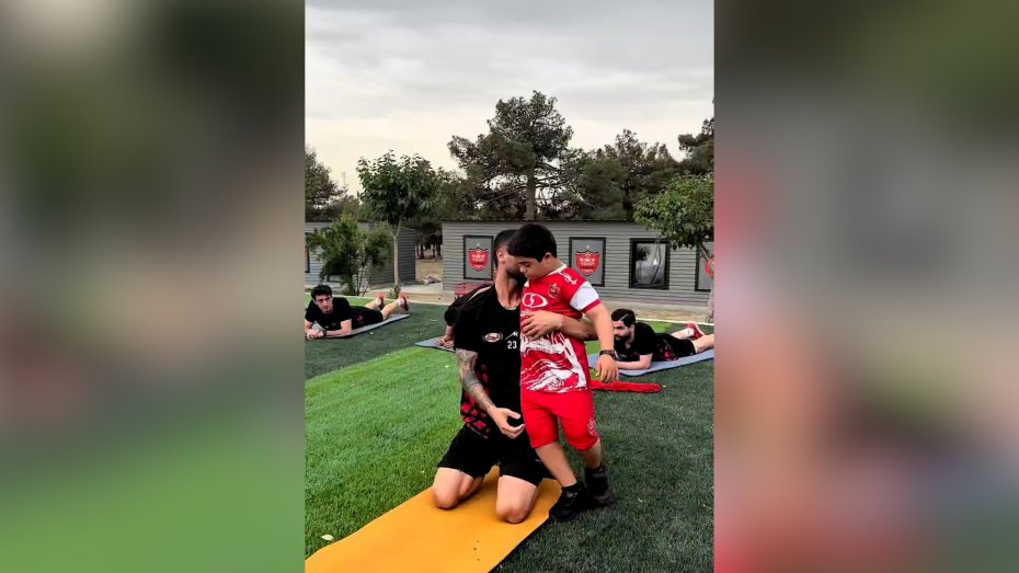 تمرین پرسپولیس با حضور کودک مبتلا به سندرم دان