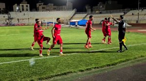 گل اول شهر راز به صنعت نفت (گلشنی)
