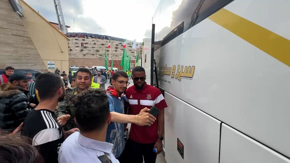 کوین یامگا گرفتار سلفی‌بگیران شد!