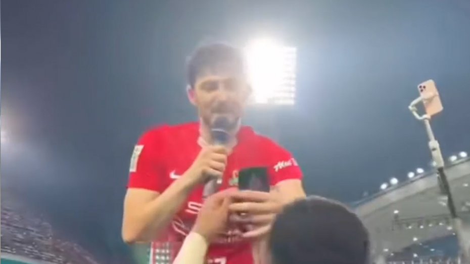 میکروفن رو به سردار بدهید: بالا بالا بالا! 