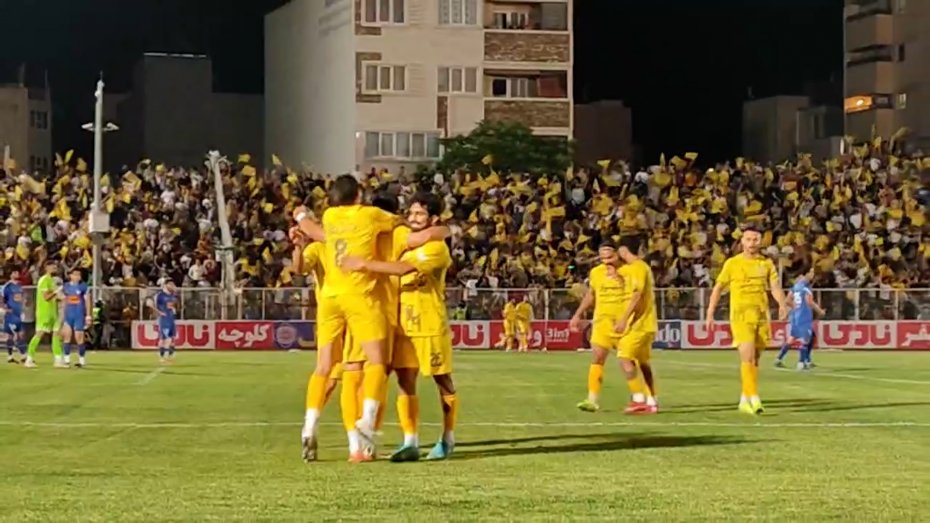 خوشحالی بعد گل چهارم فجر شهید سپاسی به داماش