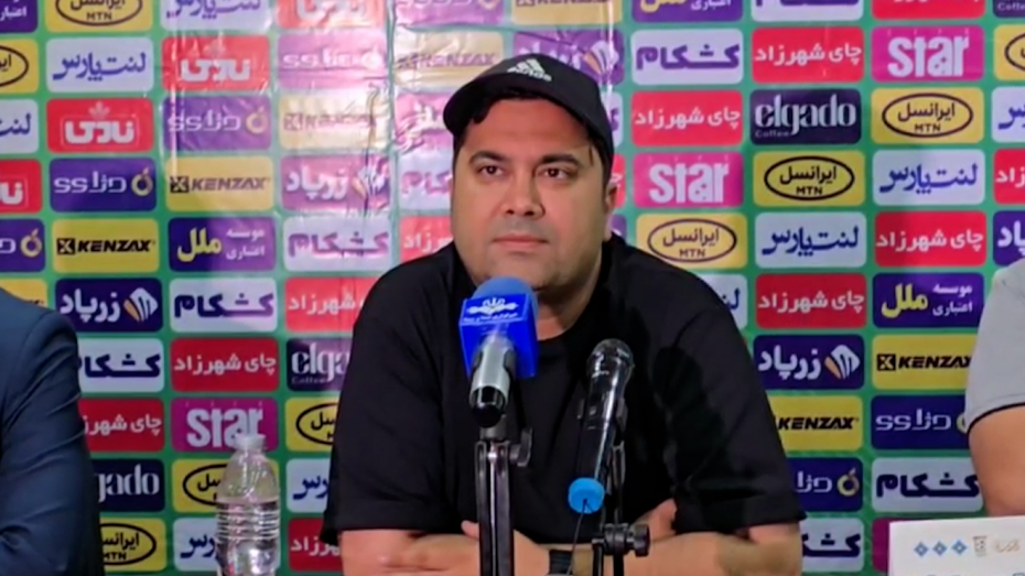 اخباری: هیچ‌کس به اندازه من به جوانان بازی نداد!