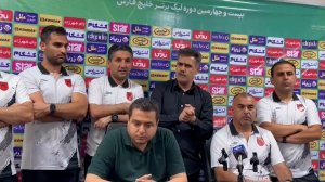 پورموسوی با کادرش به کنفرانس آمد