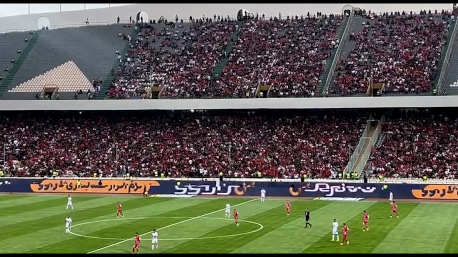 خوشحالی هواداران پرسپولیس پس از گل استقلال