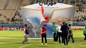 کری سنگین ستاره تراکتور با کوبیدن پرچم