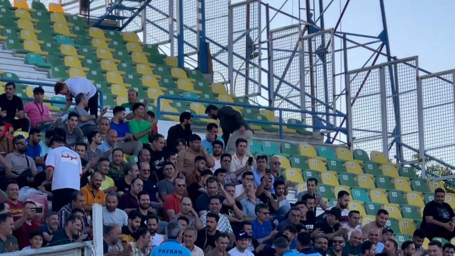 تشویق جالب هواداران پیکان 