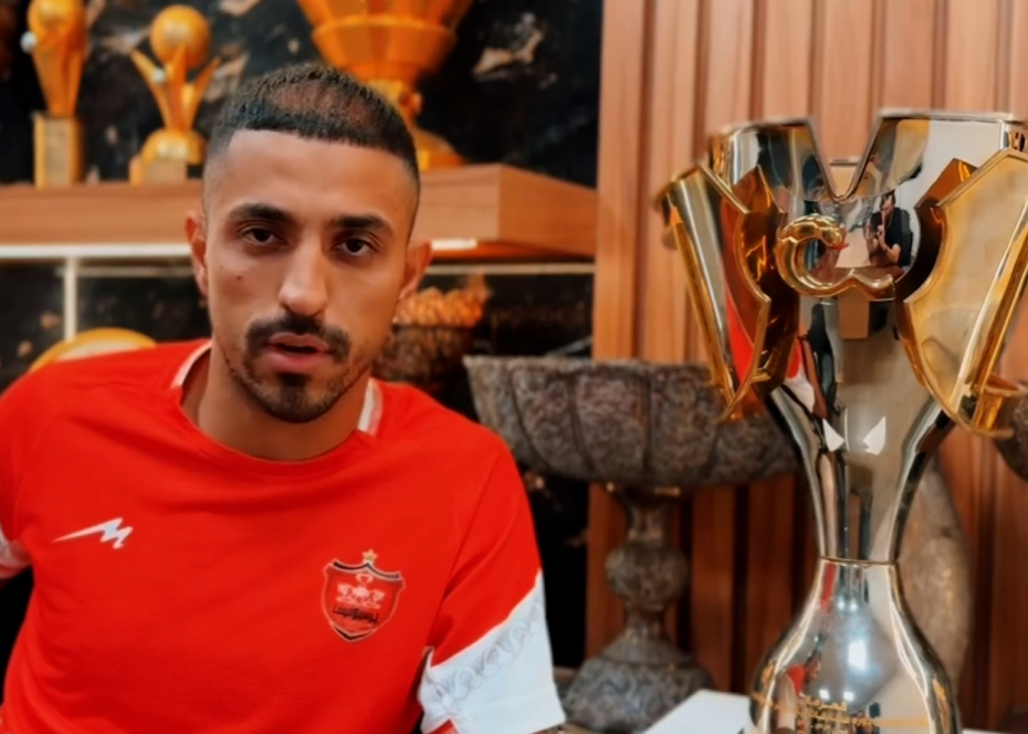 لحظه عقد قرارداد امین کاظمیان با پرسپولیس