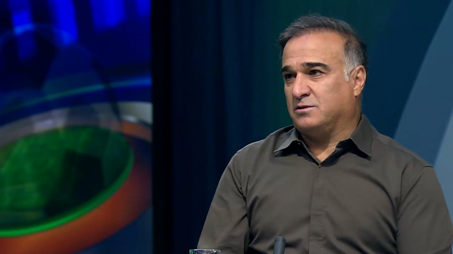 دین‌محمدی: ارقام‌نجومی نو‌ش‌جانشان، فوتبال بازی کنند