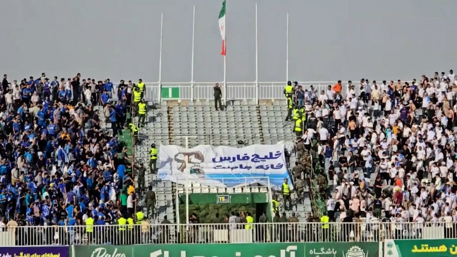 درگیری شدید بین هواداران استقلال و ملوان روی سکو!