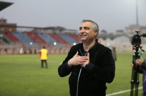 الهامی: باید مجسمه قلعه‌نویی و کادرش را بسازند