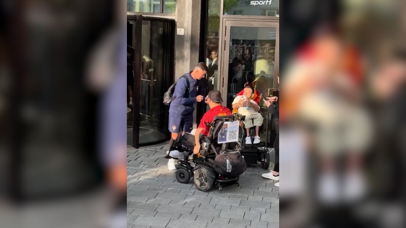 رونالدو را با ویلچر زیر گرفتند!