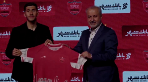 عکس صحرایی و درویش با پیراهن پرسپولیس