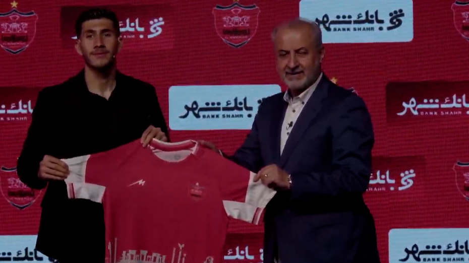 عکس صحرایی و درویش با پیراهن پرسپولیس