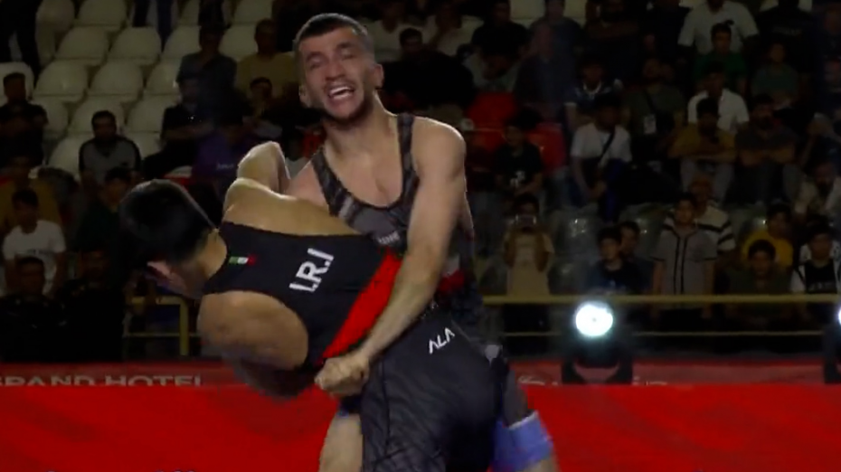 پیروزی اسدی برابر کمالی در وزن 55KG