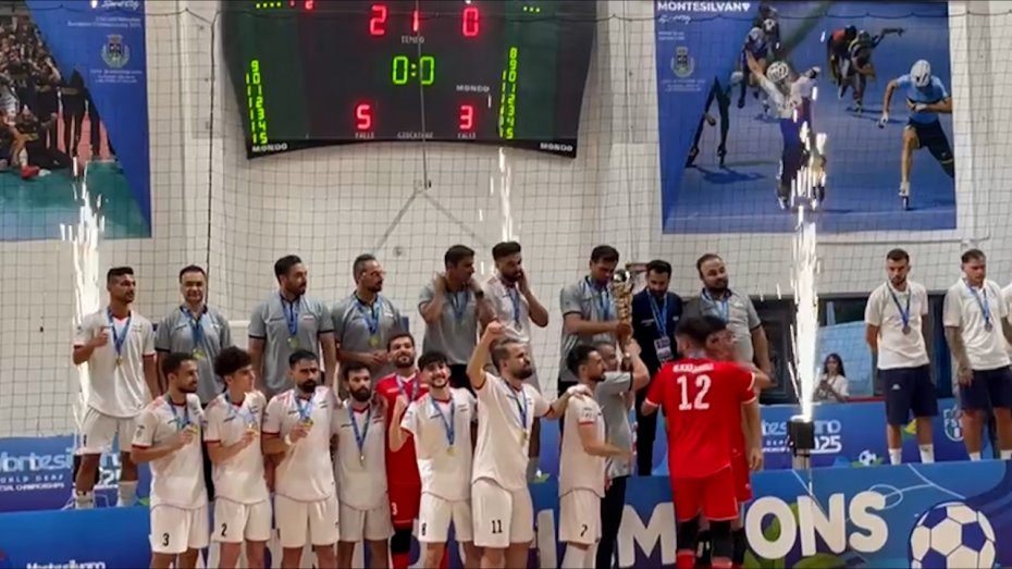 بالابردن جام قهرمانی توسط تیم ملی فوتسال ناشنوایان
