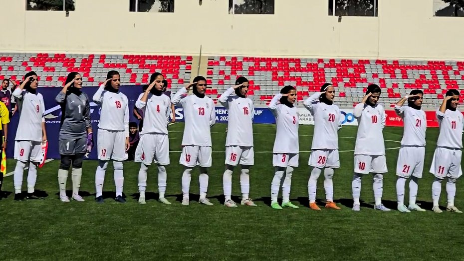 سلام نظامی تیم ملی زنان ایران پیش از بازی با لبنان