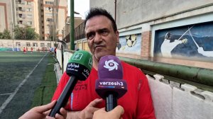 کرمانی‌مقدم: بازیکنان، تیمشان را به خیار می‌فروشند!