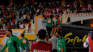 نصب لوگو تراکتور بر سکوی قهرمانی