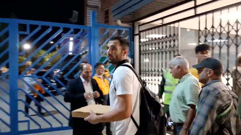 آدان، از اتوبوس استقلال جا ماند
