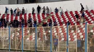 هواداران داماش، درب ورزشگاه را شکستند